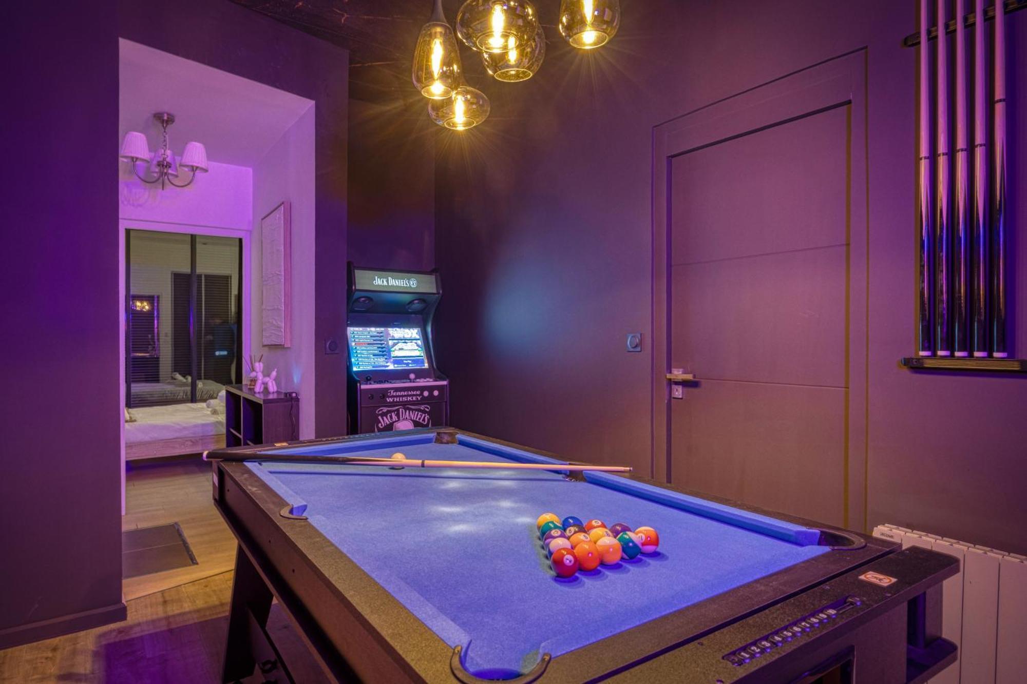 Villa La - Piscine / Karaoke / Jeux Fontaine (Rhone-Alps)